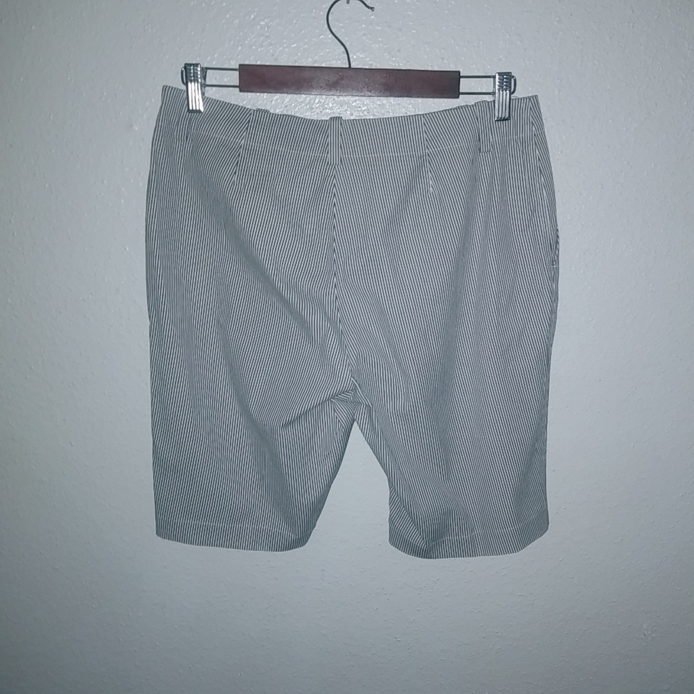 L-RL Lauren Ralph Lauren Active 6 Preppy Pinstriped Stretch Shorts - Picture 2 of 7